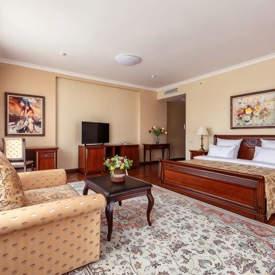 Deluxe King Room Alanda Hotel Promo Code