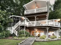 4-BR Lakefront Home with Amazing Views 斯坦利縣住宿飯店