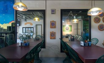 RedDoorz Plus Lagoon Resort Zambales - Housity