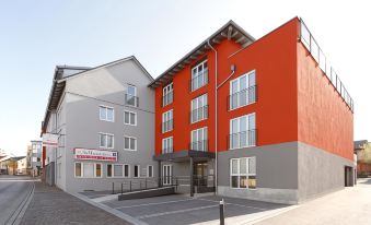 Hotel & Boarding House Schlosserwirt - Housity