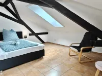 Loft with Pond View in the Franconian Lake District Pet-Friendly Hoteles en Pleinfeld