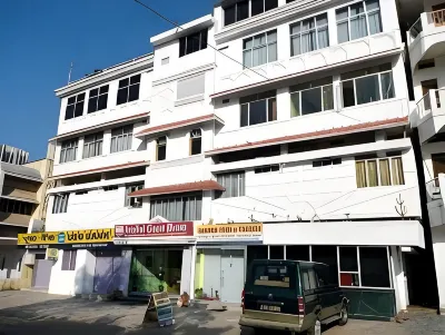 Anukul Guest House Отели в г. 