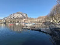 Charming apartment 3 bedrooms, 5 minutes walk from lake and train station