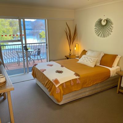 Superior Double Room Te Anau Lakefront Backpackers Promo Code