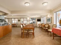 Super 8 by Wyndham High Level AB Ξενοδοχεία στην πόλη High Level