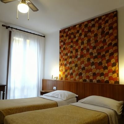 經濟雙床間（帶共用浴室和風扇） 智慧女神與海神酒店優惠