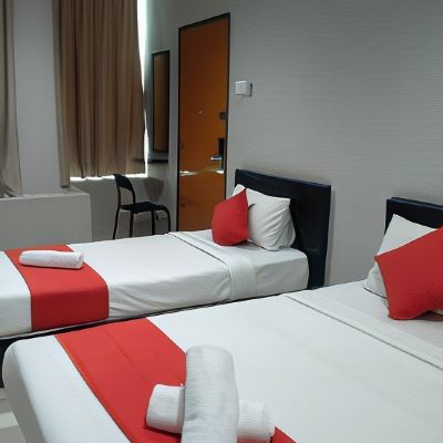 Suite Bertiga Kupon OYO 44097 Avatarr Hotel