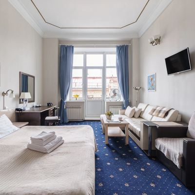 Premium Double Room with Balcony (Full Double Bed) Alexander Hotel Promo Code