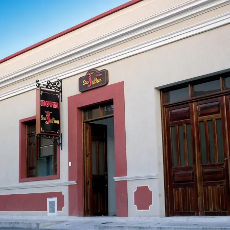Hotel San Julian Отели в г. Гуадалахара де Буга