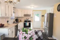 Relax by Oak Bluffs Harbor, enjoy your 3-bedroom East Chip retreat