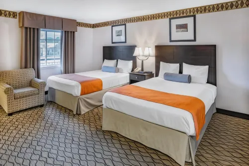 Howard Johnson by Wyndham Lenox
