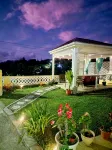 Perfect  getaway with amazing sunsets, 5 min walk from the Beach. Pet friendly!  호텔