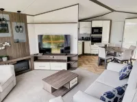 Luxury Lakeside Lodge - Fishing Lake - Pet Friendly - 5 Miles From Flamingo Land マルトンのホテル