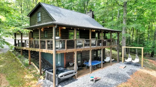 Dog Friendly Cabin w/ Amenities Galore! Frisbee Golf - Gym - Ping Pong - Creek