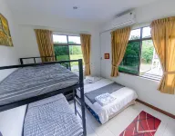 Poni Homestay Отели в г. 