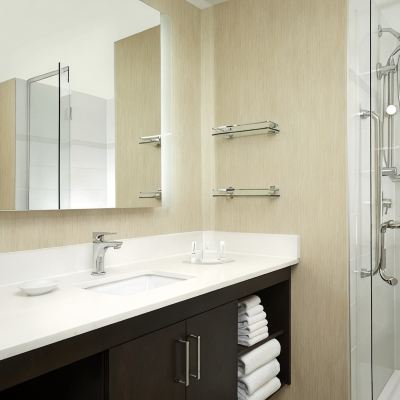 Deluxe Premium Queen Studio Residence Inn by Marriott Montréal Downtown Promo Code
