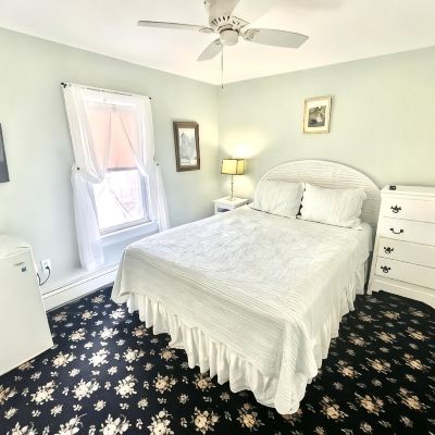 Standard Double Room Quaker Inn Promo Code