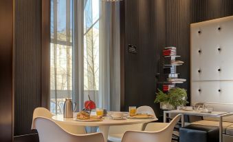 Sixtytwo Hotel - Housity