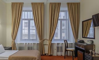 Solo on Nevsky Prospekt Hotel