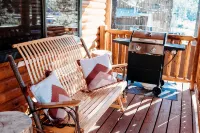 Updated cabin walking distance to both restaurants and amazing hiking trails!
