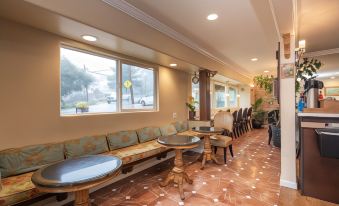 The Vendange Carmel Inn & Suites