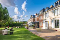 Hôtel & Spa du Domaine des Thômeaux the Originals Relais Các khách sạn ở 