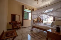 Sunny Palms Beach Bungalows