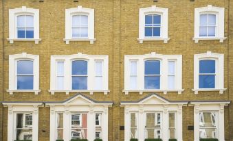 London Court Hotel - Housity