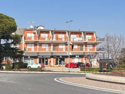 Hotel Crocenzi Hotele w: 