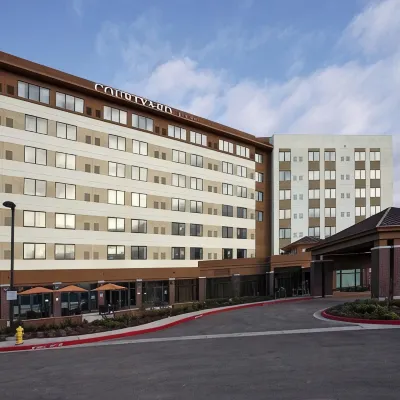 Courtyard San Jose Campbell Отели рядом с достопримечательностью «Штаб-квартира компании eBay»
