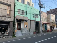 Tug-B Bar & Hostel