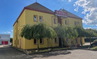 Hotel du Triangle - Housity