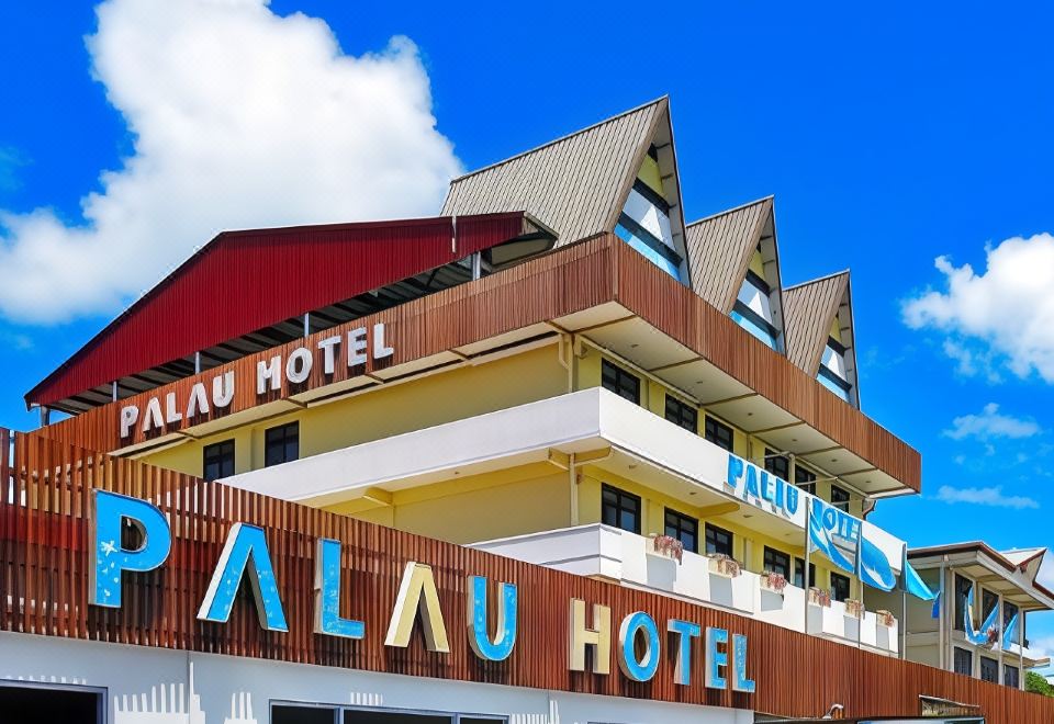 "a large building with a sign that reads "" palau hotel "" prominently displayed on the front" at Palau Hotel