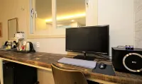 Jade Hotel