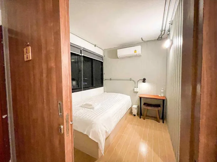 ห้องเตียงเดี่ยว พร้อมห้องน้ำรวม