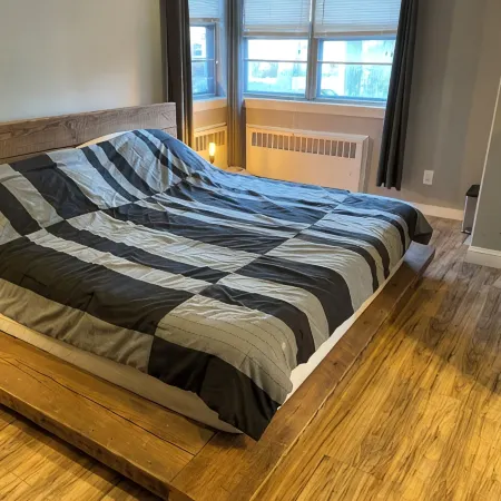 De Luxe King-Size Bed Master Bedroom + 2 Sleeping Sofas in LR - Whole Suite 79