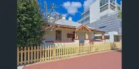 Emu Backpackers Perth - note - Valid Passport required for check in