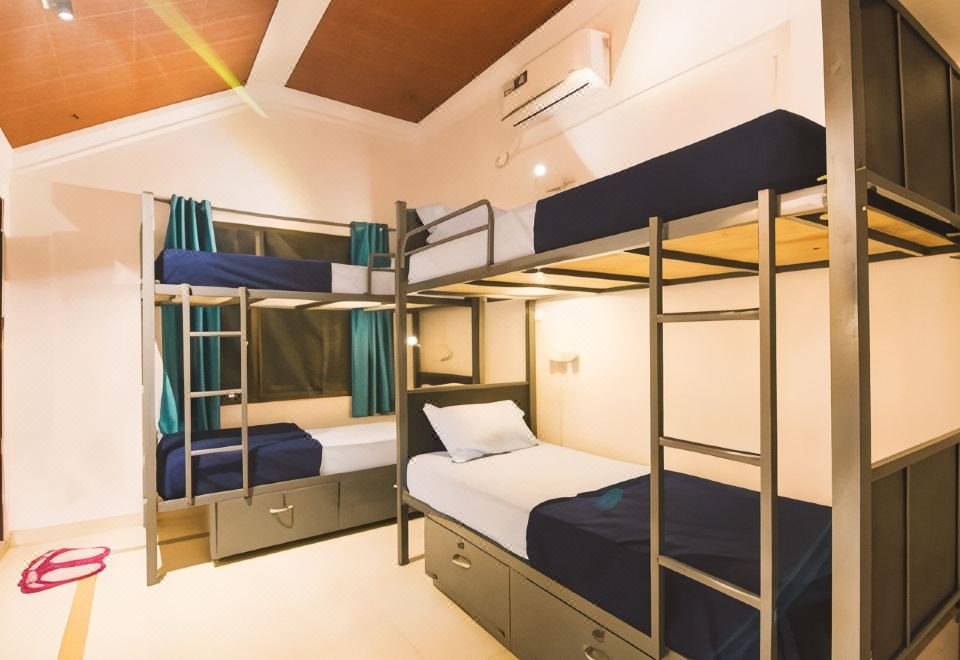 4人混合宿舍（一张床位）