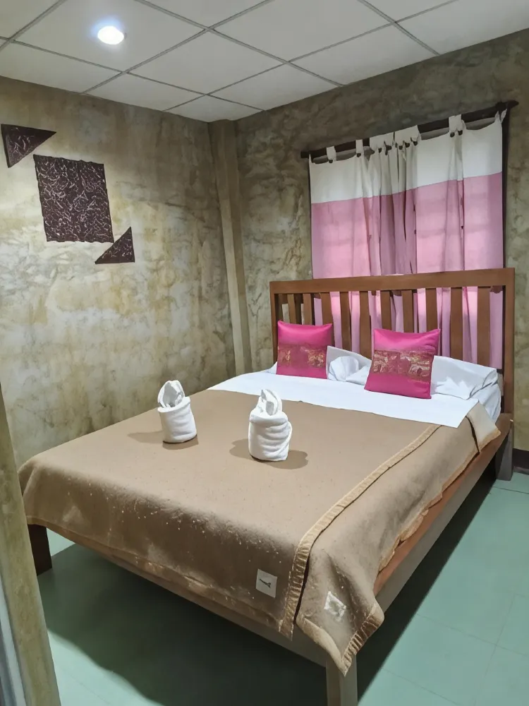 ห้องเตียงเดี่ยวพร้อมห้องน้ำส่วนตัว