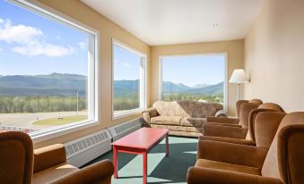 Grande Cache Inn & Suites