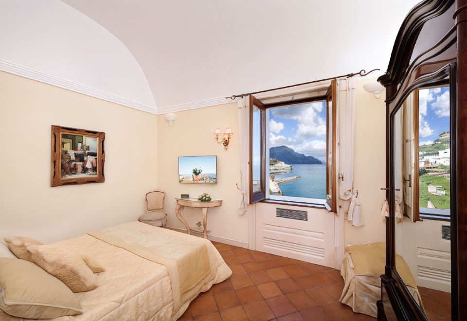 Villa Alba d'OroTwo-Bedroom Suite with Sea View