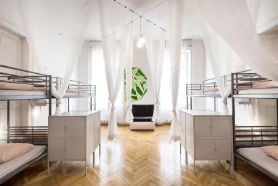 Avenue Hostel Отели в г. 