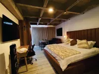 Epic Suite 407 Deluxe Airport Hotel a 