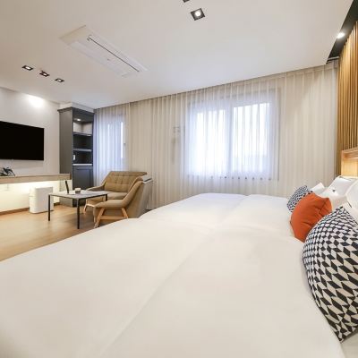 2-Bed Junior Suite (Sequentially Assigned From 9 Th To 8 Th Floor, Floor Number And Number Cannot Be Pre-Assigned) Urban Promo Code