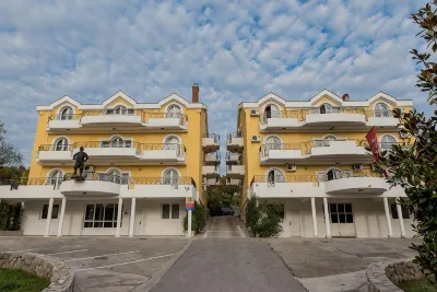 Hotel Crnogorska Kuća Отели в г. 