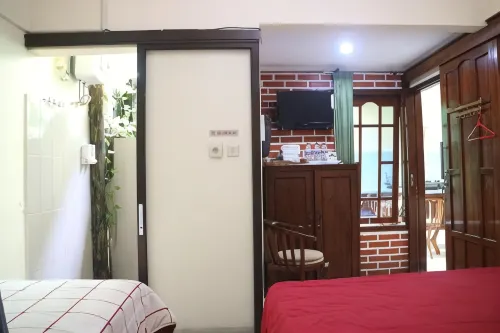 The Homey Rooms and Tours