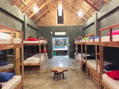 Hiraya Surf Hostel Hotel di 