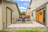 Downtown Sisters Suite - HOT TUB - Dog Friendly