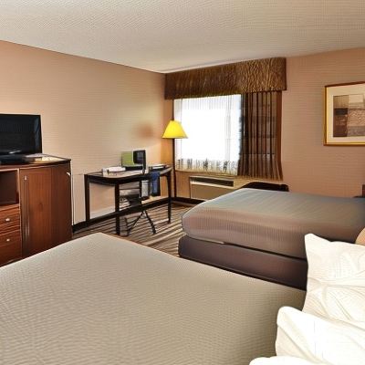 2 Queen Beds, Non-Smoking, Pet Friendly Room, Ground Floor, Microwave and Refrigerator, Wi-Fi