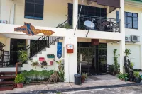 Poni Homestay Отели в г. 